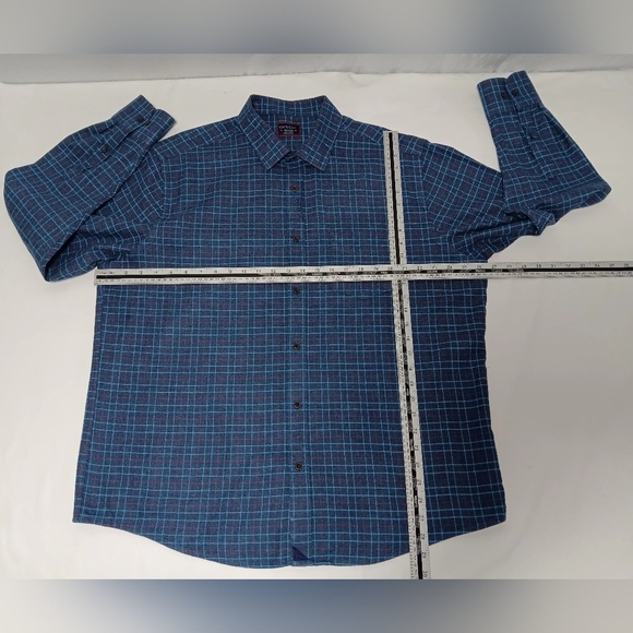 Untuckit Men's Blue Plaid Flannel button down long-sleeved shirt. Size 2XL - Picture 4 of 10